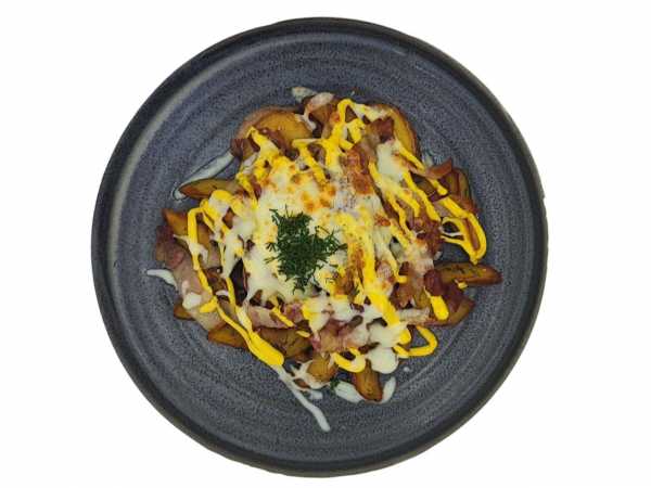 Картофель по-деревенски с беконом под соусом барбекю